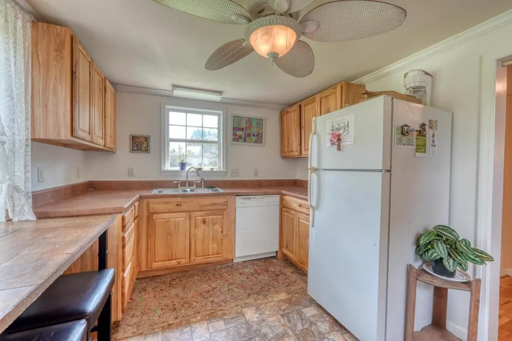 35 Chatuge Village Drive Hayesville, SC 29804