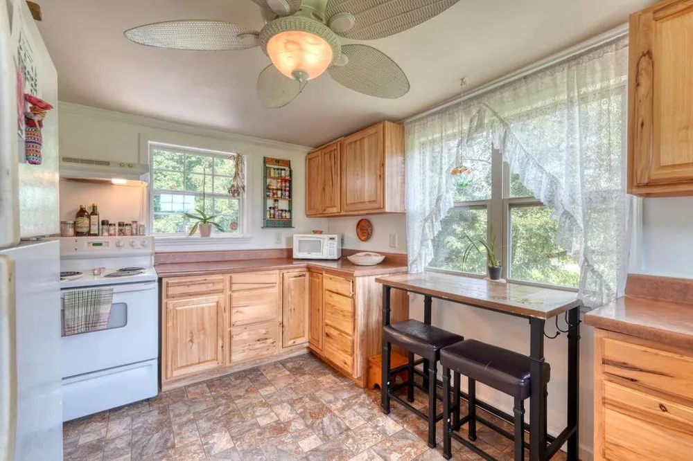 35 Chatuge Village Drive Hayesville, SC 29804