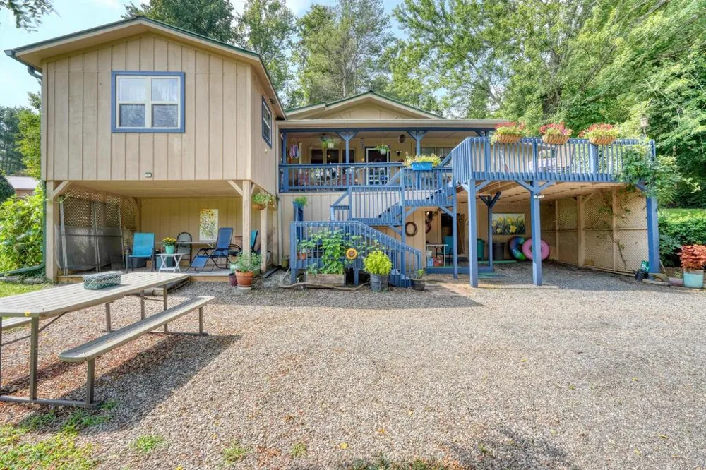 35 Chatuge Village Drive Hayesville, SC 29804