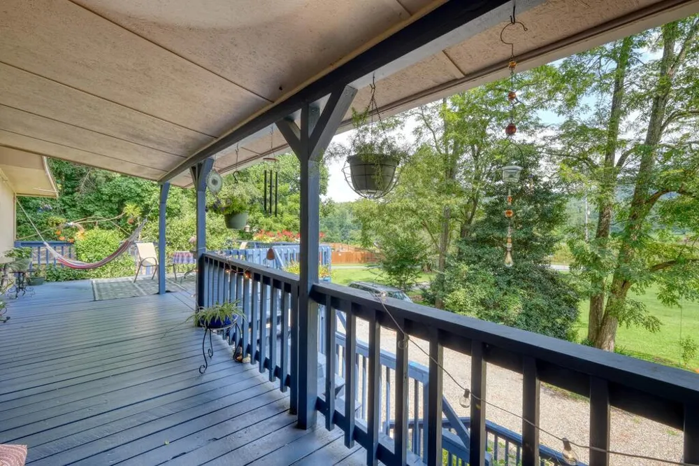 35 Chatuge Village Drive Hayesville, SC 29804