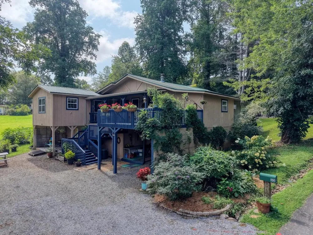 35 Chatuge Village Drive Hayesville, SC 29804