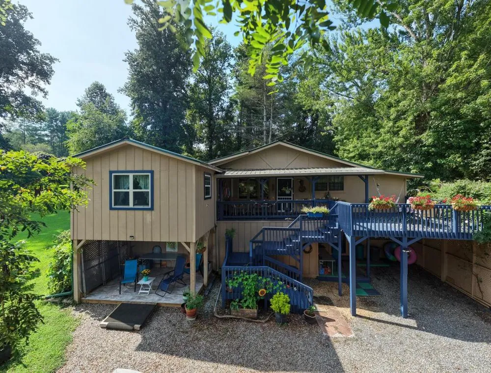35 Chatuge Village Drive Hayesville, SC 29804
