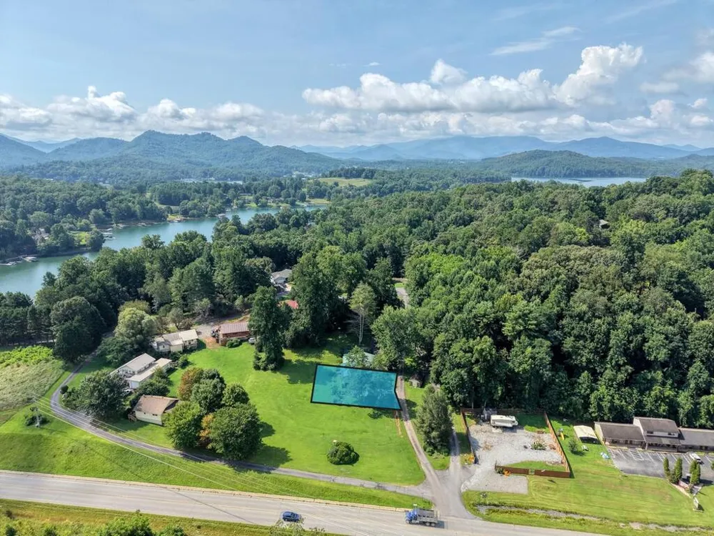 35 Chatuge Village Drive Hayesville, SC 29804