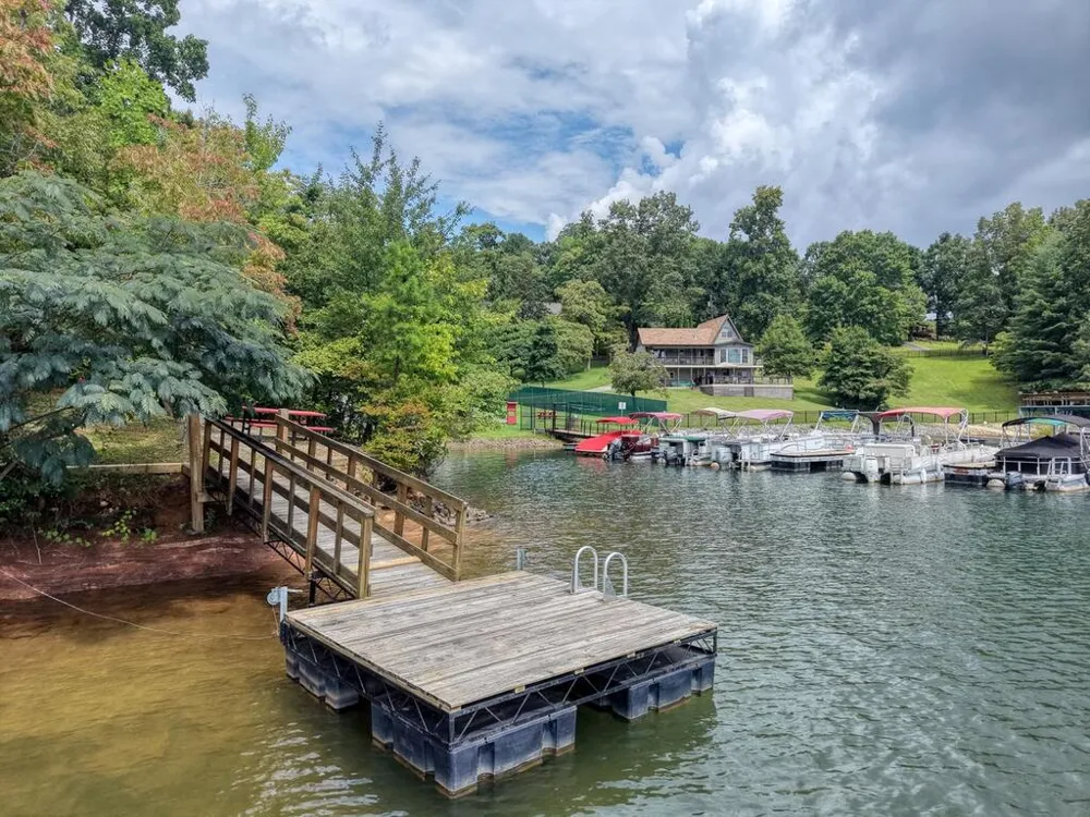 35 Chatuge Village Drive Hayesville, SC 29804