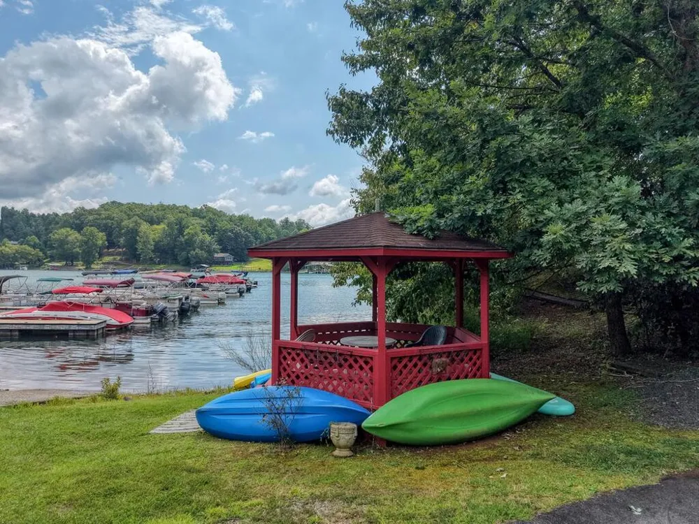 35 Chatuge Village Drive Hayesville, SC 29804