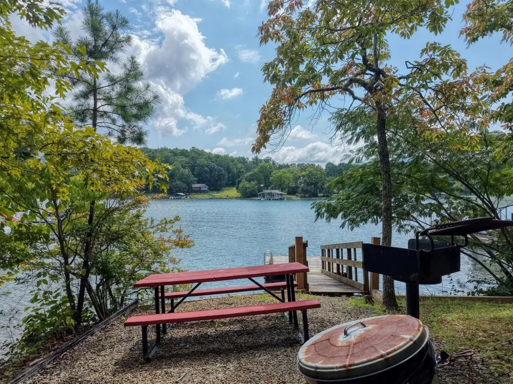 35 Chatuge Village Drive Hayesville, SC 29804