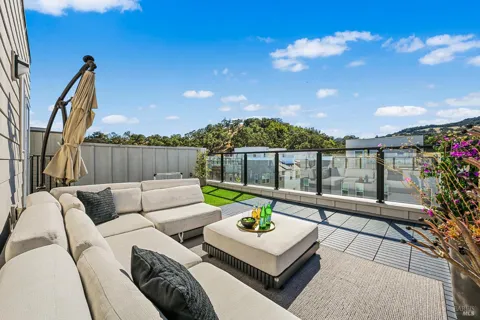 646 Verandah Court