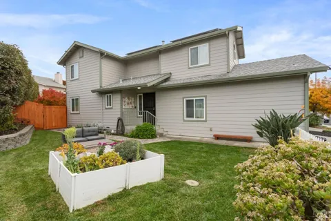 900 Lighthouse Court