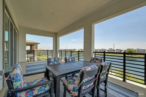 2422 Shore Vista
