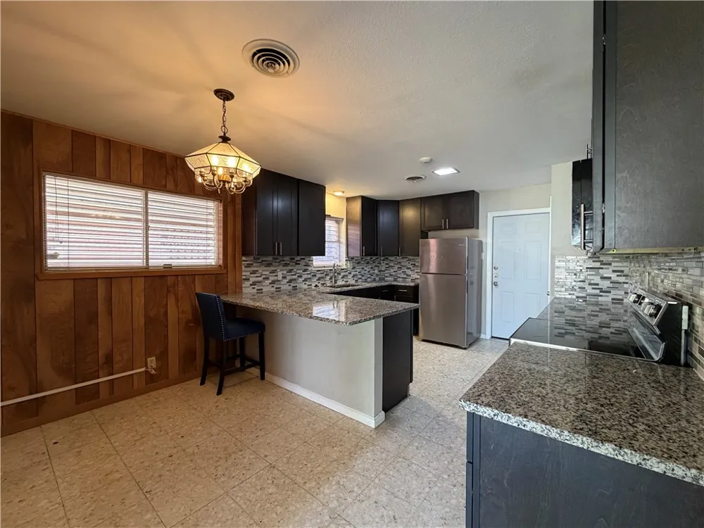 749 Burkshire Drive Corpus Christi, TX 78412