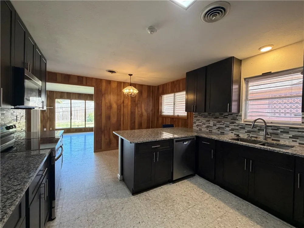 749 Burkshire Drive Corpus Christi, TX 78412