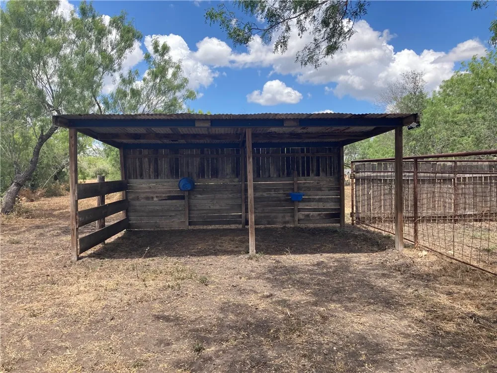 1260 W County Road 303 Orange Grove, TX 78372