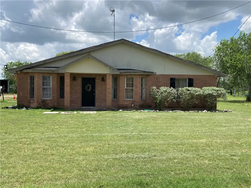 1260 W County Road 303 Orange Grove, TX 78372