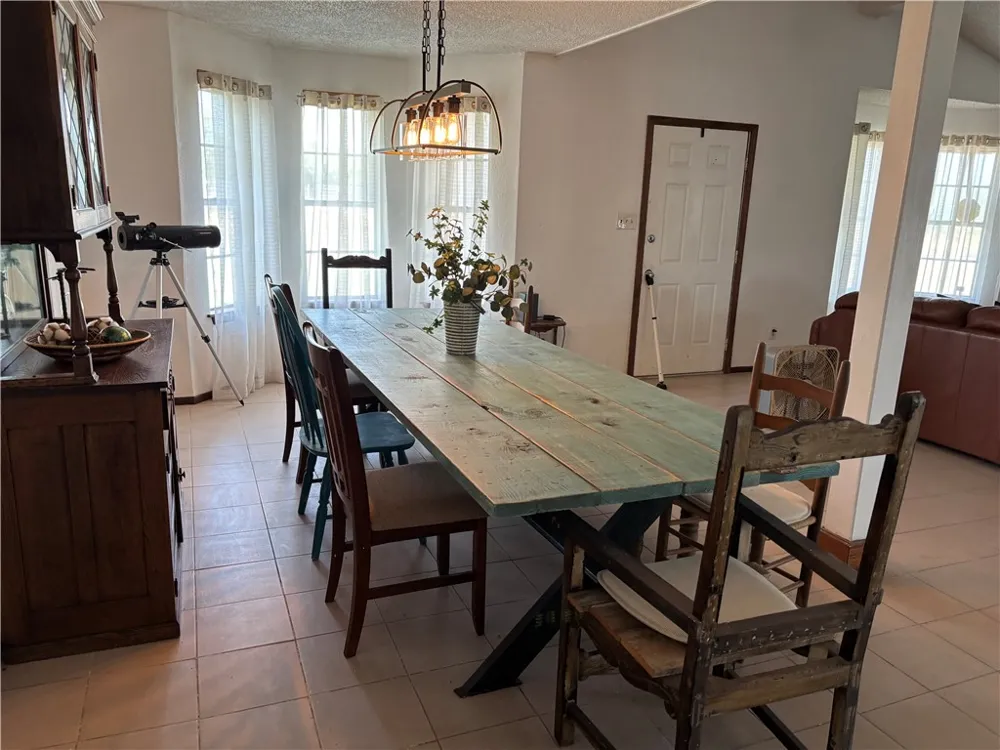 1260 W County Road 303 Orange Grove, TX 78372