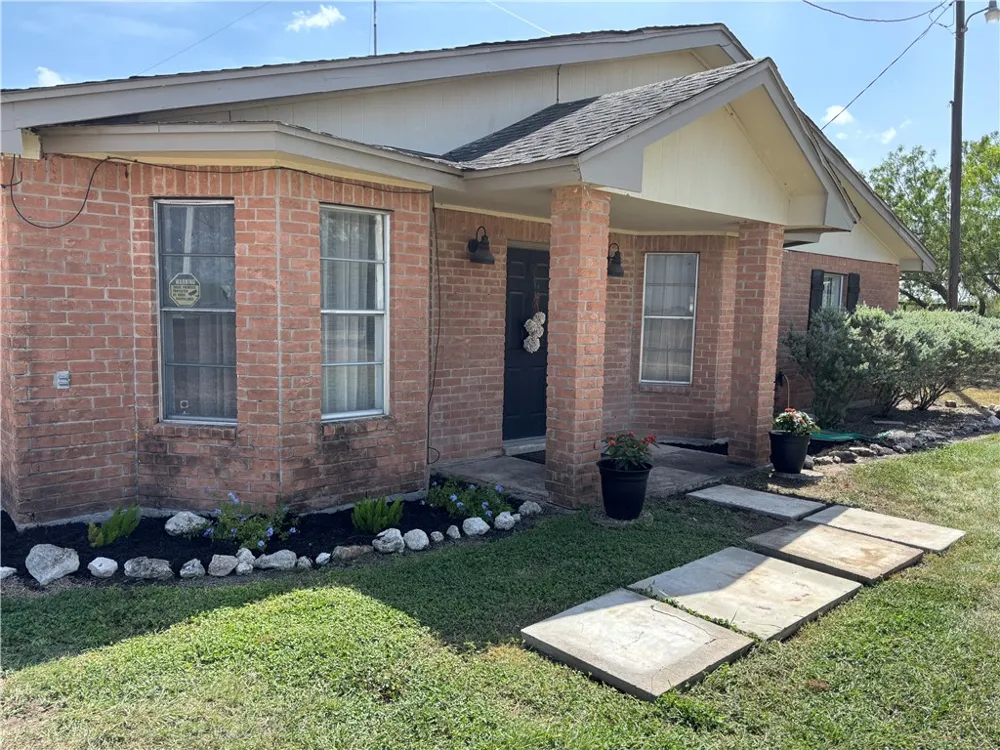 1260 W County Road 303 Orange Grove, TX 78372