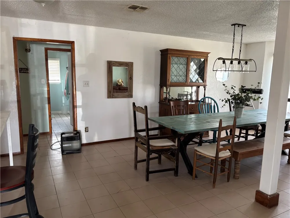 1260 W County Road 303 Orange Grove, TX 78372