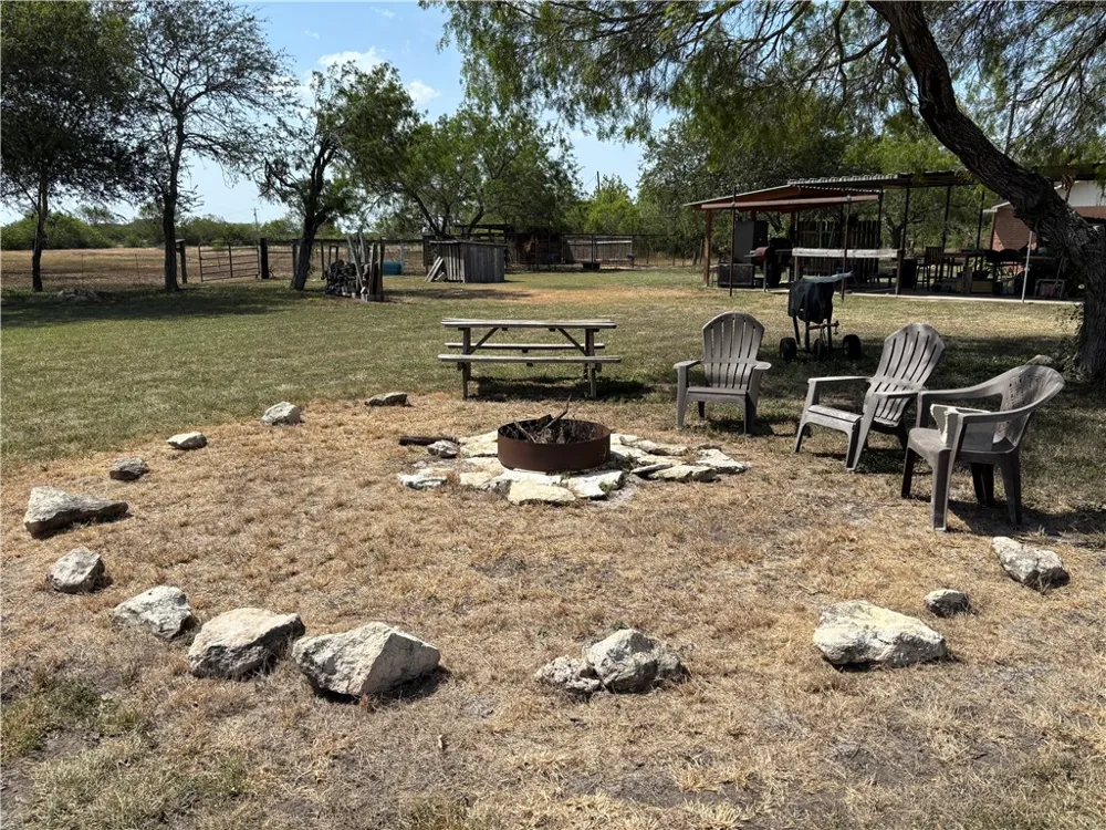 1260 W County Road 303 Orange Grove, TX 78372
