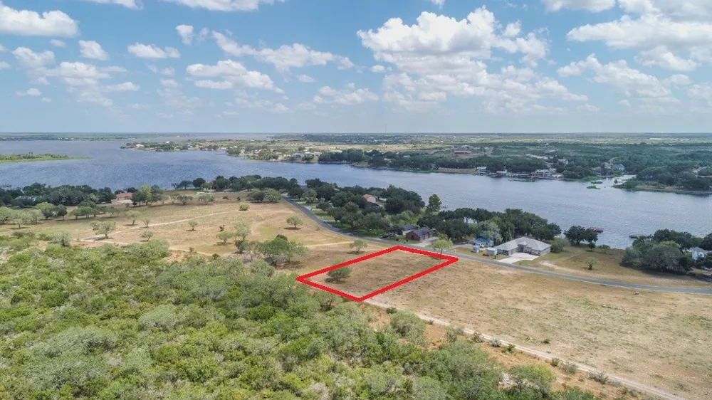 17 Lakeshore Drive Sandia, TX 78383