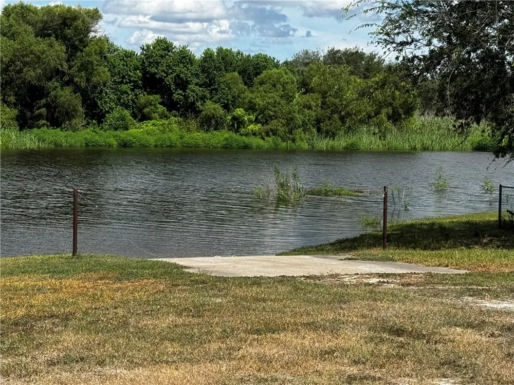 17 Lakeshore Drive Sandia, TX 78383
