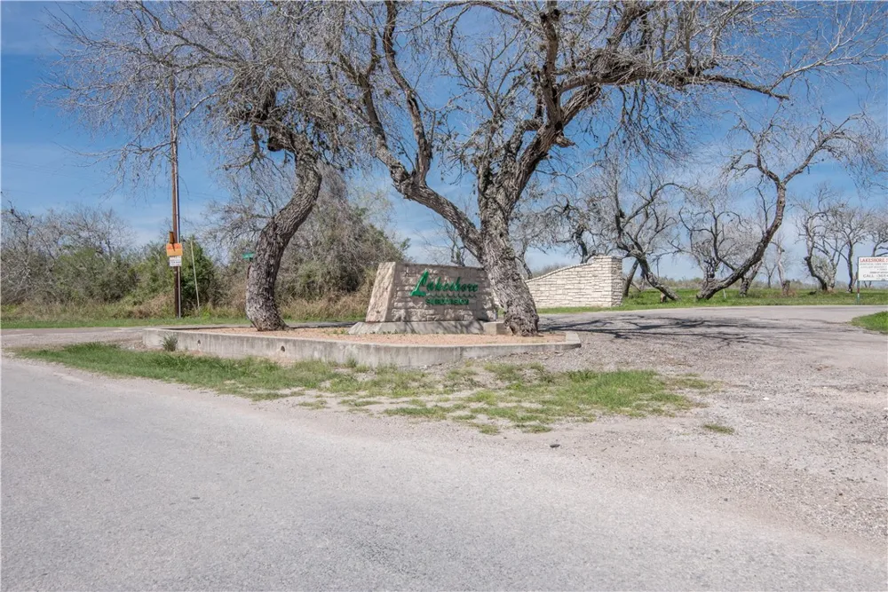 20 Lakeshore Drive Sandia, TX 78383