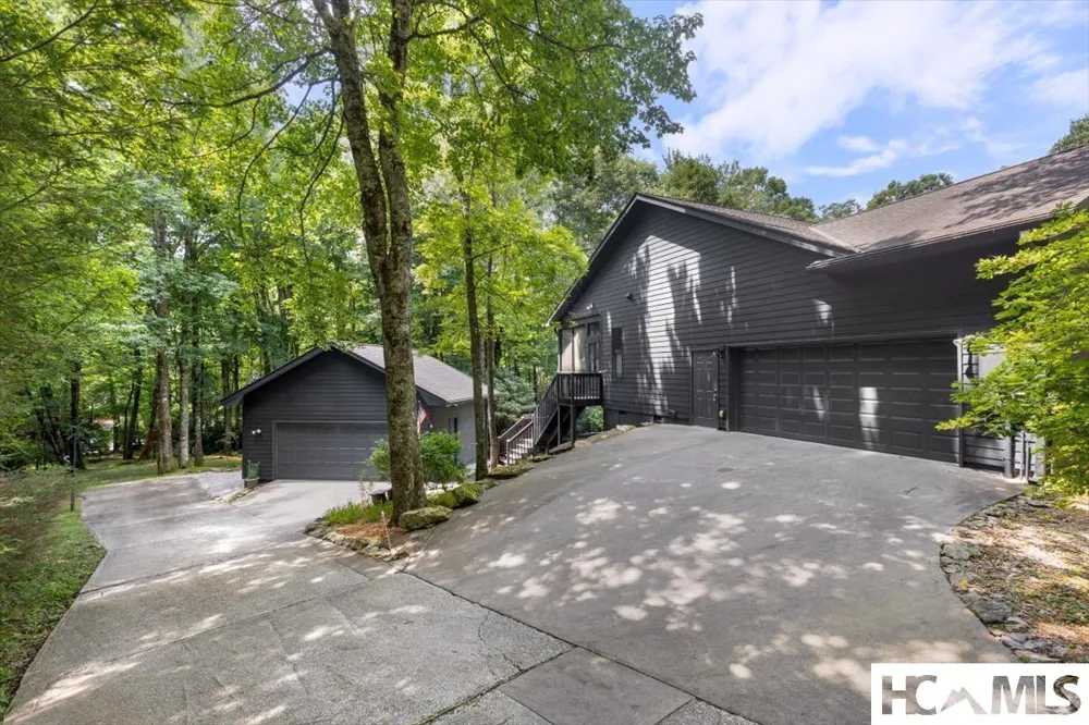 289 Apple Mountain Circle Highlands, NC 28741