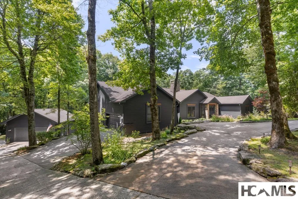 289 Apple Mountain Circle Highlands, NC 28741