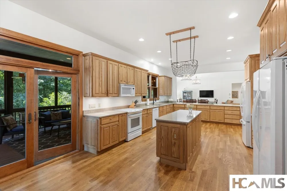 289 Apple Mountain Circle Highlands, NC 28741