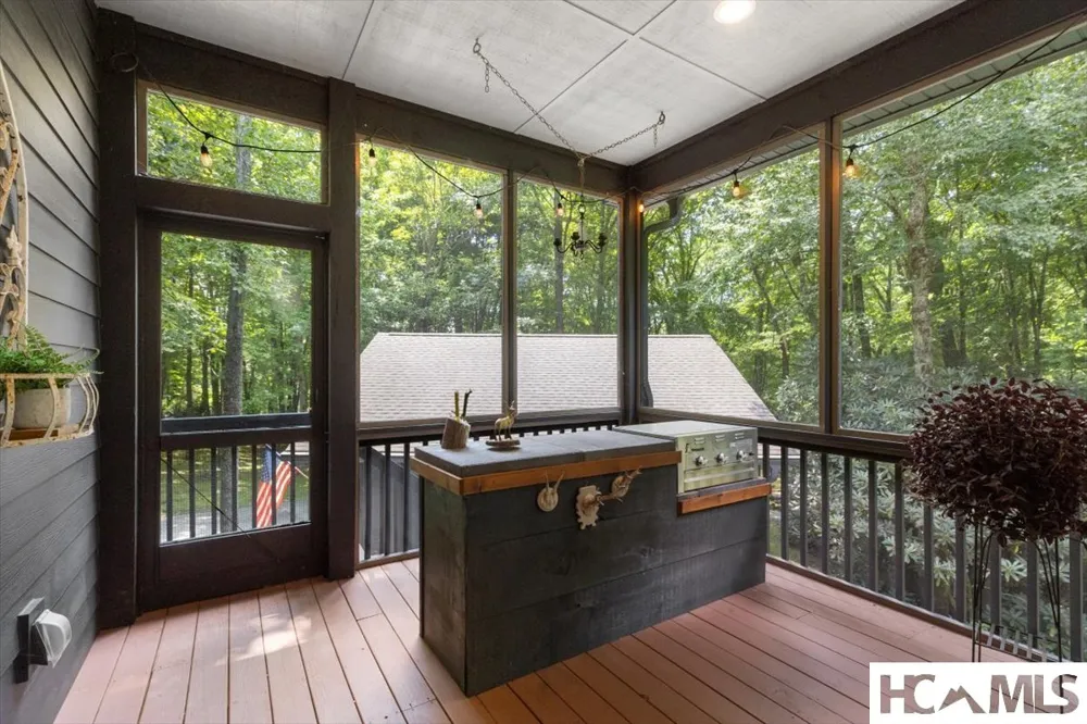 289 Apple Mountain Circle Highlands, NC 28741