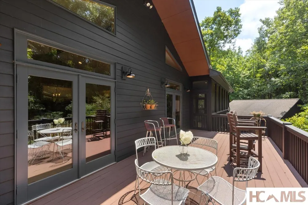 289 Apple Mountain Circle Highlands, NC 28741
