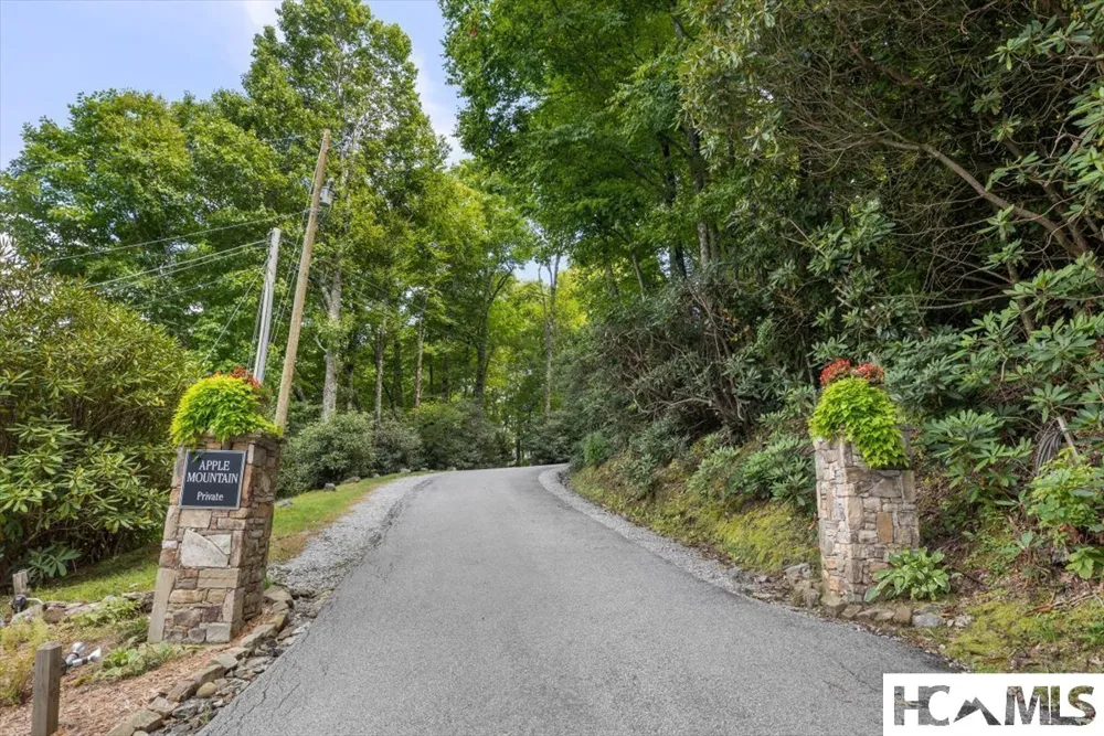 289 Apple Mountain Circle Highlands, NC 28741