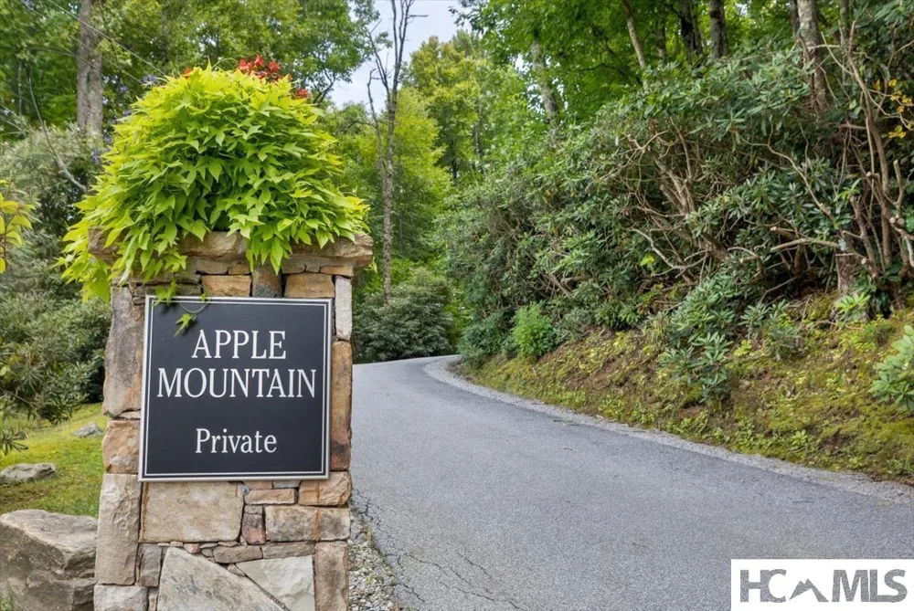 289 Apple Mountain Circle Highlands, NC 28741