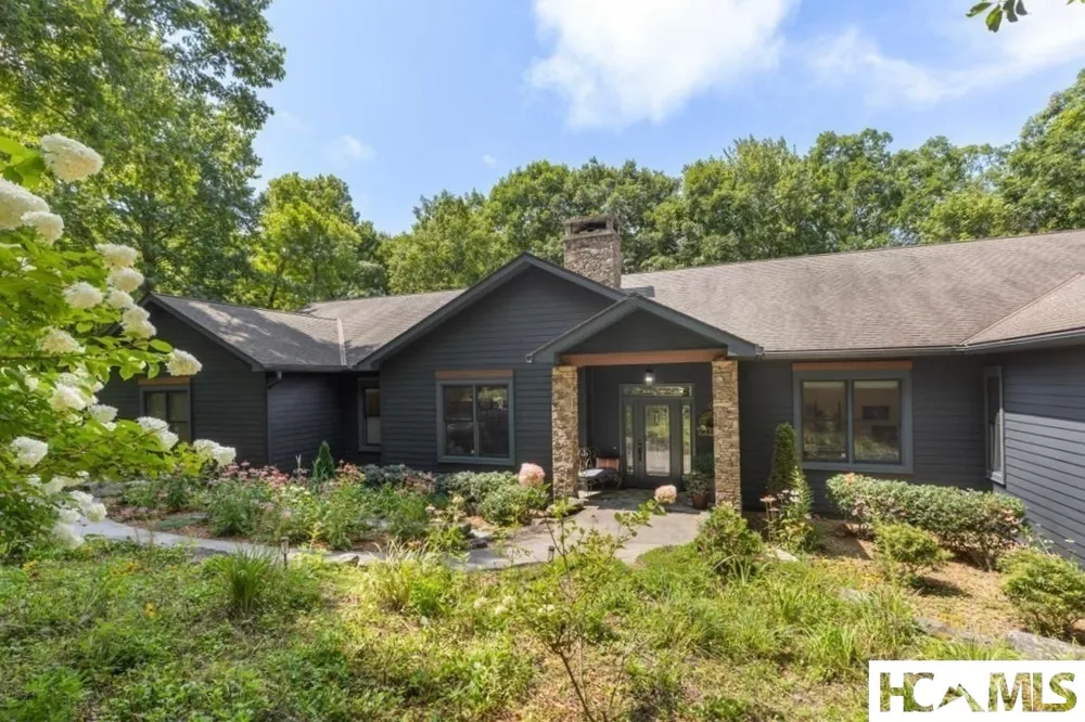 289 Apple Mountain Circle Highlands, NC 28741