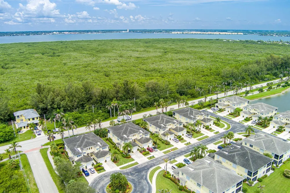 301 Southstar Drive #1304 Fort Pierce, FL 34949