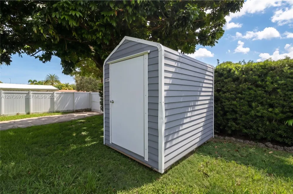 8123 SW 95th Ct Miami, FL 33173