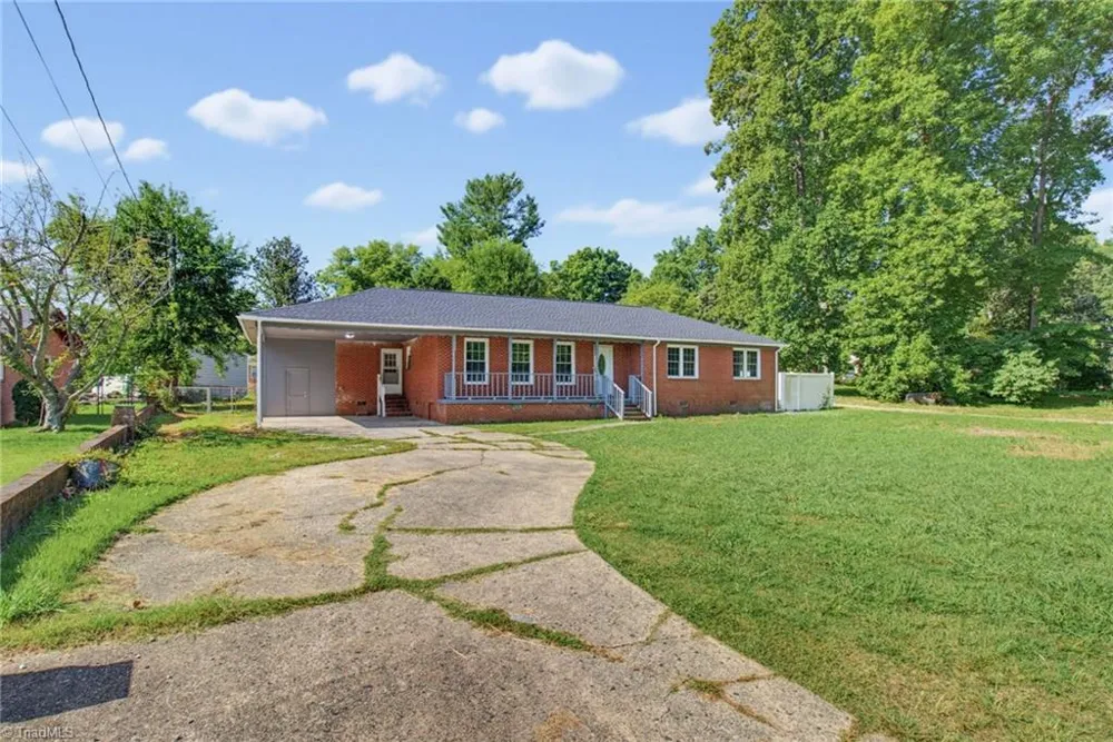 1416 Lynwood Terrace High Point, NC 27265