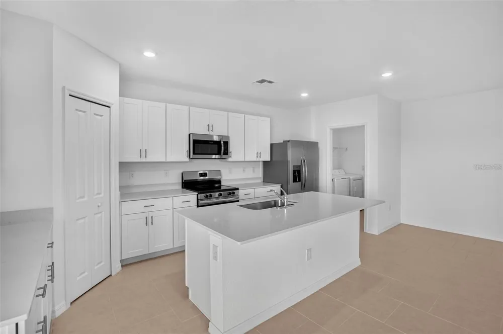 3821 AMBERSWEET CROSSING Parrish, FL 34219