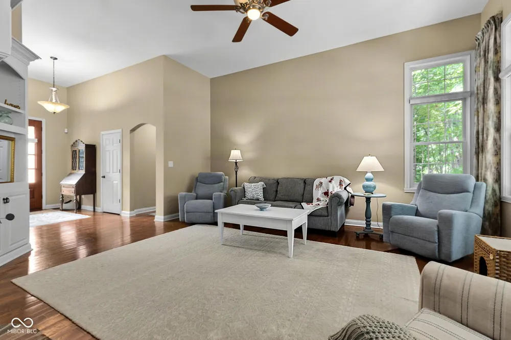1724 E Greyhawk Way Greenfield, IN 46140