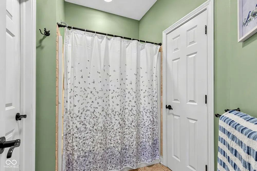 1724 E Greyhawk Way Greenfield, IN 46140