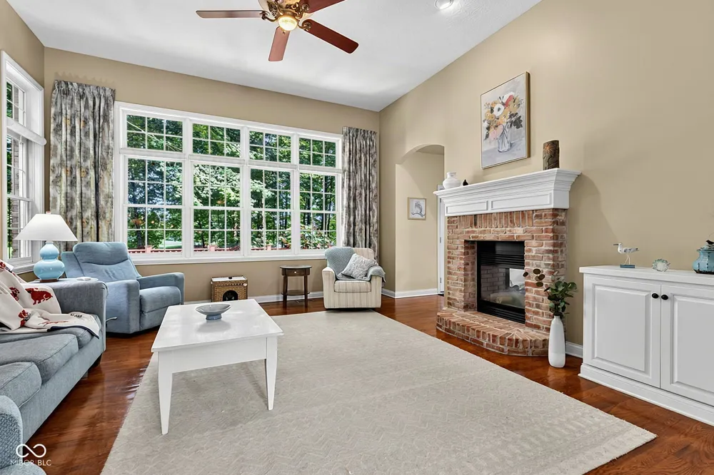 1724 E Greyhawk Way Greenfield, IN 46140