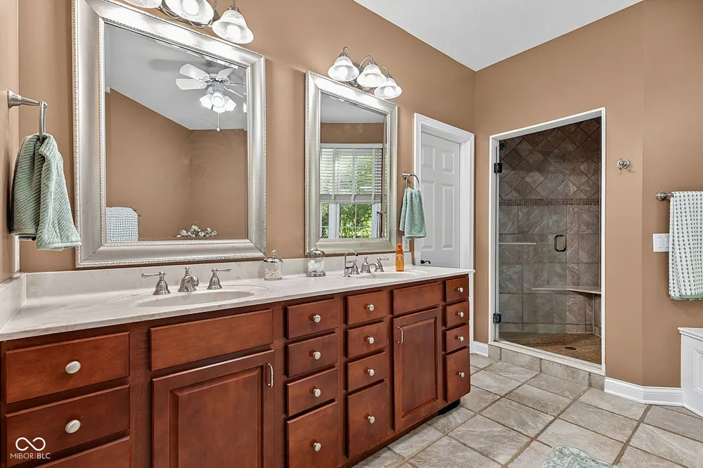 1724 E Greyhawk Way Greenfield, IN 46140