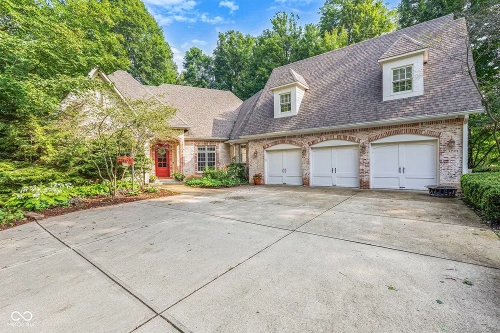 1724 E Greyhawk Way Greenfield, IN 46140