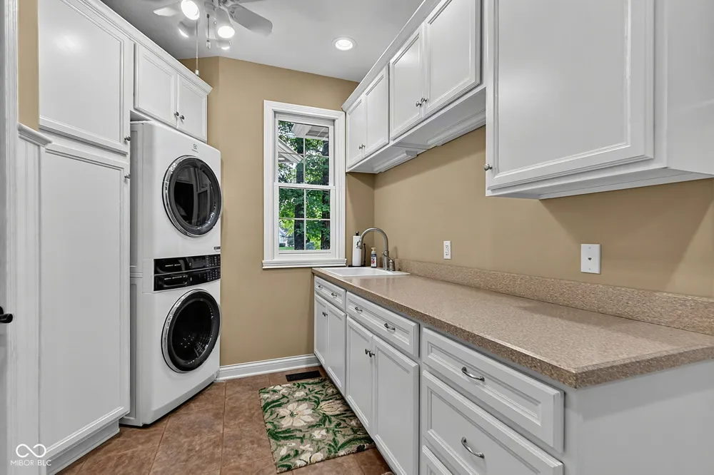 1724 E Greyhawk Way Greenfield, IN 46140