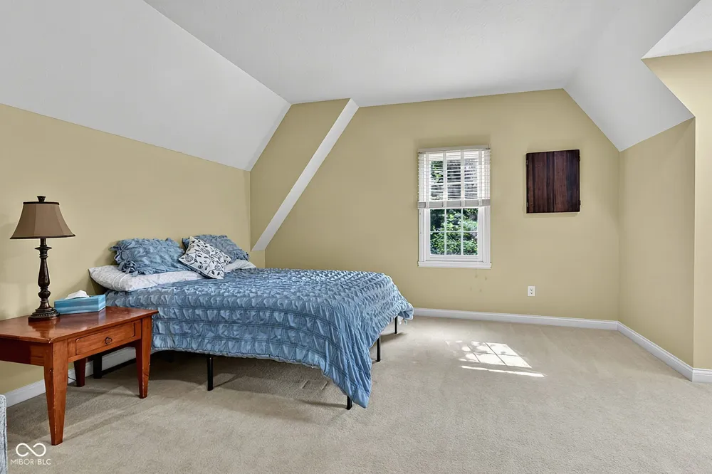 1724 E Greyhawk Way Greenfield, IN 46140