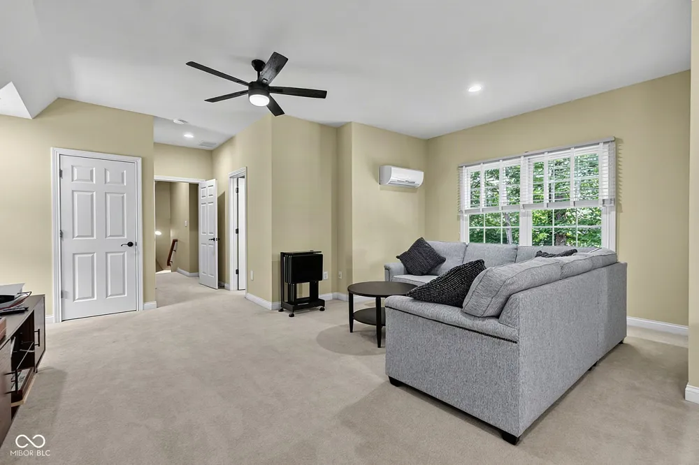 1724 E Greyhawk Way Greenfield, IN 46140