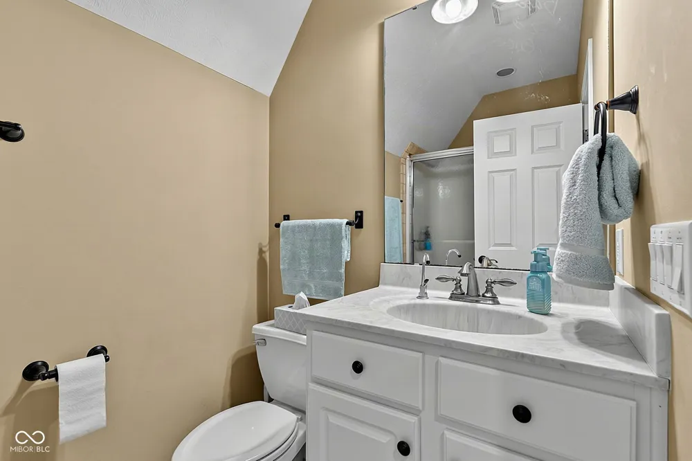 1724 E Greyhawk Way Greenfield, IN 46140