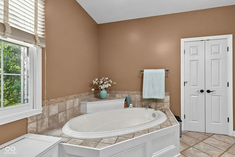 1724 E Greyhawk Way Greenfield, IN 46140