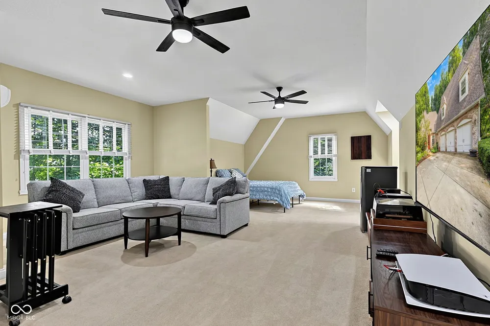 1724 E Greyhawk Way Greenfield, IN 46140