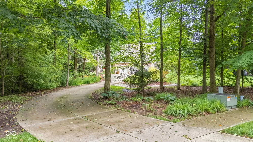 1724 E Greyhawk Way Greenfield, IN 46140