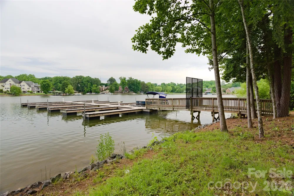 137 Flora Vista Drive Mooresville, NC 28117
