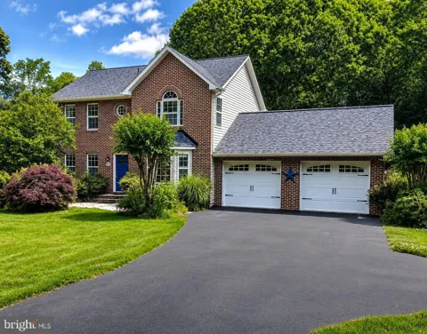 5210 KNIGHTS COURT